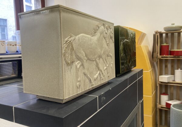 The purest companion (Horse Urn) - Image 10