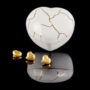 My dear heart "Kintsugi" (Made with pure gold alloy )